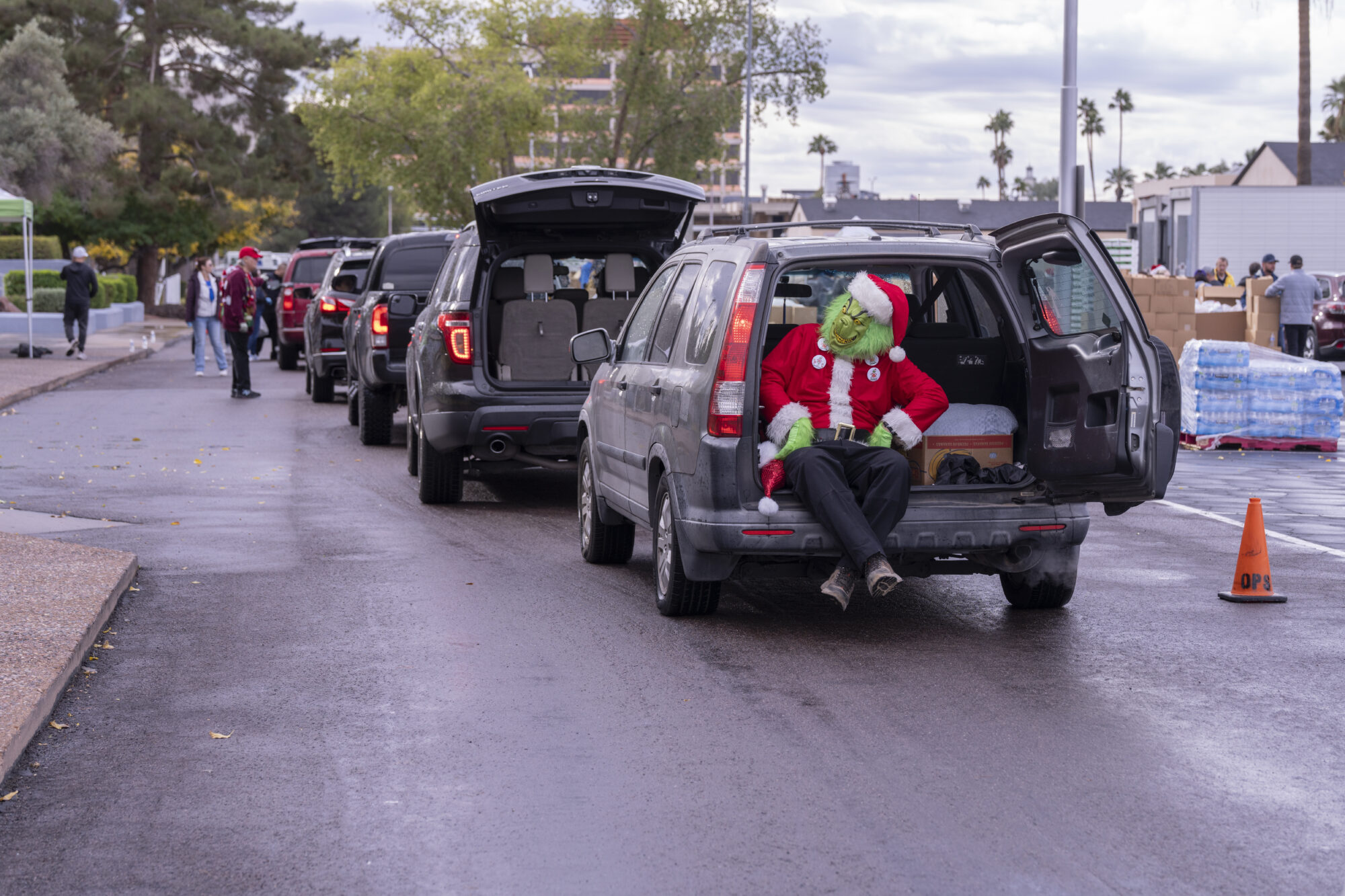 Cheers in the Rain: United Food Bank’s Holiday Splash